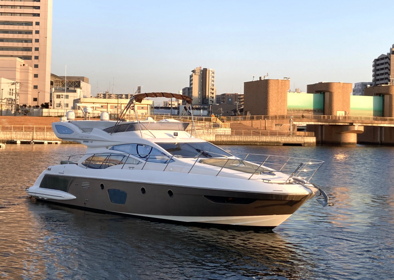 アジムット 47 近日入荷！！