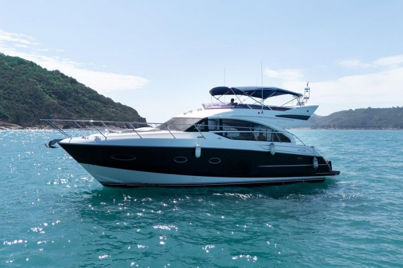 Princess Yachts 52 香港にある中古艇です！