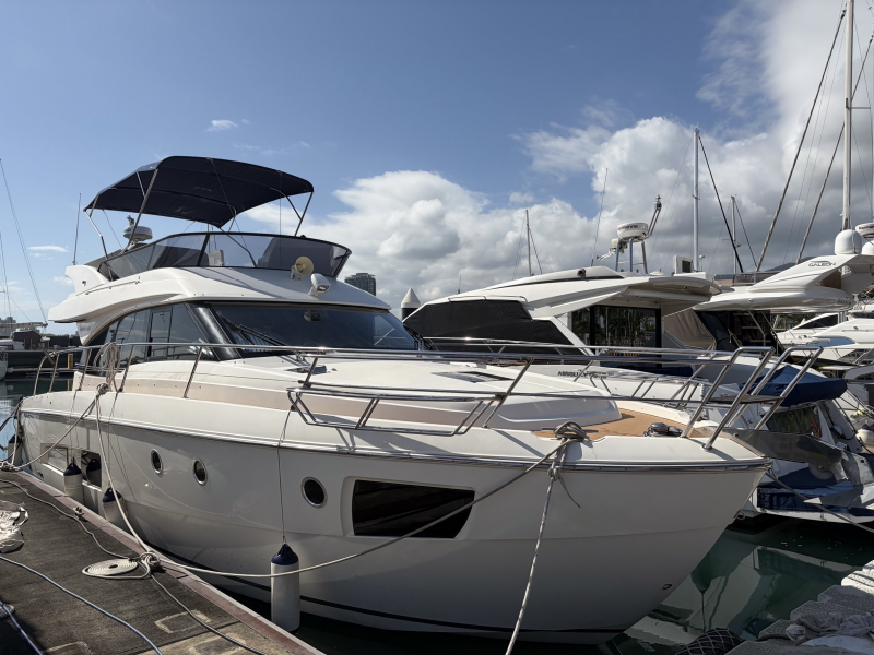 バヴァリア Virtess 420 Fly 台湾にある中古艇をご紹介！！