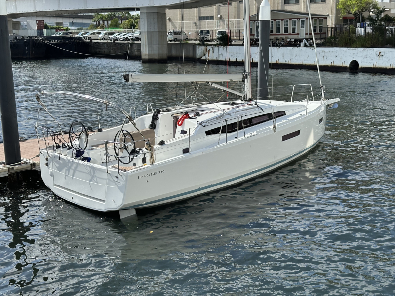 ジャノー サンオデッセイ380 新艇　在庫艇です。随時、ご見学をお待ちしております。