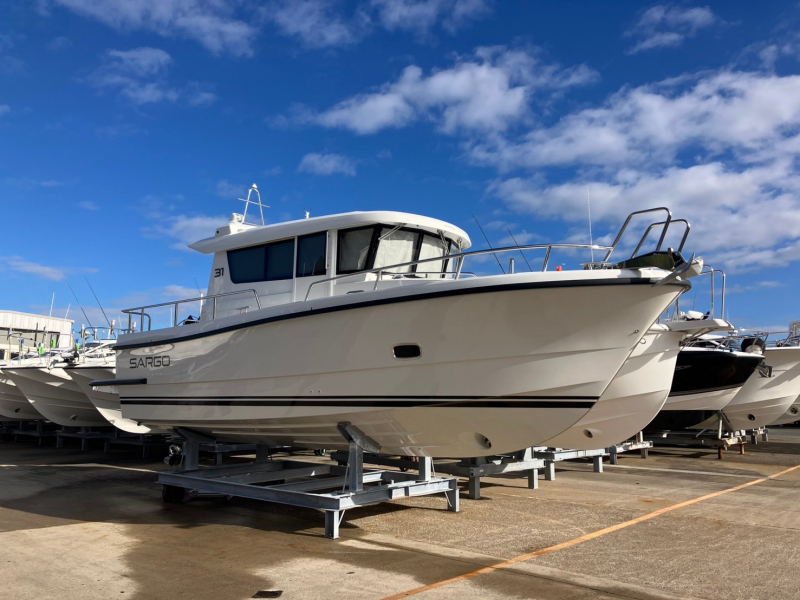 SARGO 31 即納　展示未登録新艇（33ft/9.99m）