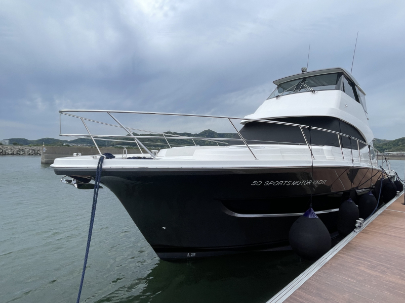 リビエラ 50 Sports Motor Yacht 