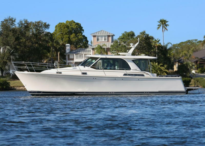 その他メーカー(海外) サブレ 43SalonExpress 海外艇 クラシカルなサブレヨット「43SE」サロンエクスプレスモデルの新着艇です（アメリカに係留されている船です）　