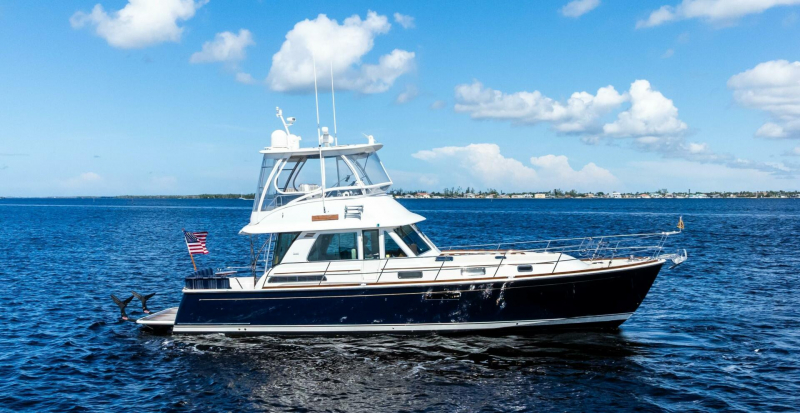 その他メーカー(海外) Sabre48Fly 最新の機器を備えたアメリカンクラシック「Sabre48Flybridge/サブレ48フライブリッジ」の 海外新艇情報です。