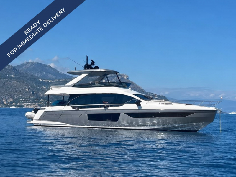 アジムット FLY 68 2022年式 Azimut Fly 68｜ワンオーナー・約320時間｜Volvo Penta IPS1350搭載