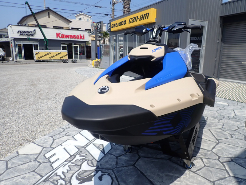 シードゥ SPARK 3UP iBR TRIXX 2025年ﾓﾃﾞﾙのSPARK TRIXX 3UP ﾀﾞｽﾞﾘﾝｸﾞﾌﾞﾙｰ　新艇です♪