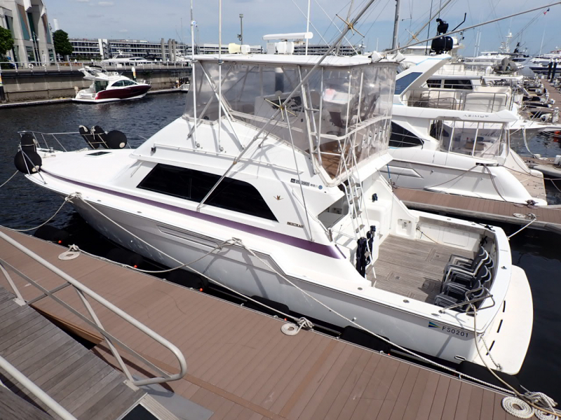 バートラム 50 バートラム全盛期時の拡張高き人気モデルで、エンジン乾燥、ジャイロ搭載、船体全塗装、サロン、インテリア全レストア、航海計器類交換等、グレードアップ艇