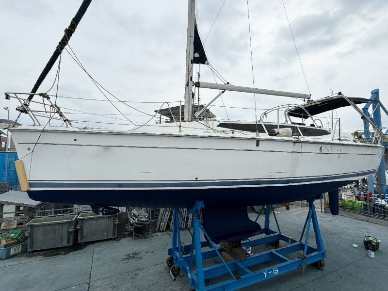 HUNTER E33