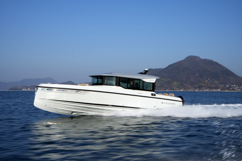 SAXDOR 320GTC 【写真同型艇】
