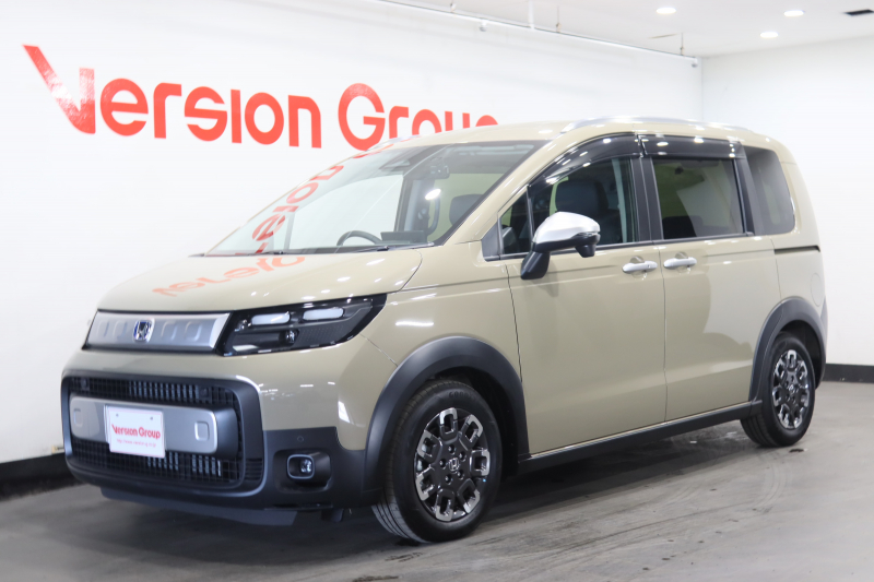 ホンダ フリード e:HEV　クロスター　新車保証継承付　社外ディスプレイオーディオ　バックカメラ　レーダークルコン　クリアランスソナー　レーンアシスト　衝突被害軽減　BSM　ETC　社外ドラレコ　シートヒーター　両側電動スライド　15AW