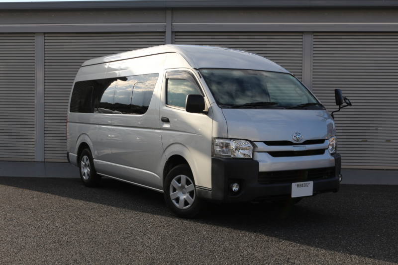 トヨタ ハイエース コミューターGL　2.7G　4WD　10人乗り3ナンバーワゴン乗用登録　座席間隔拡張加工　座席リクライニング加工　レザー調シートカバー
