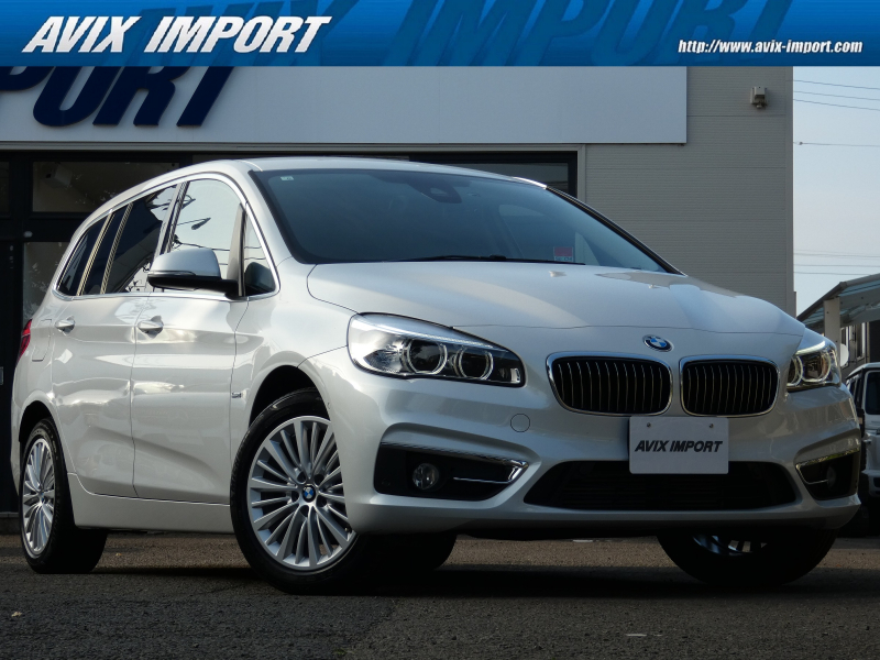 BMW 2シリーズ 218d ｸﾞﾗﾝﾂｱﾗｰ(7人乗り) LUXRY ｺﾝﾌｫｰﾄPKG 黒革 ｼｰﾄﾋｰﾀｰ 純正HDDﾅﾋﾞ Bｶﾒﾗ＆PDC＆Pｱｼｽﾄ AAｾｰﾌﾃｨPKG(HUD＆ACC) LEDﾍｯﾄﾞﾗｲﾄ ｺﾝﾌｫｰﾄA 電動Rｹﾞｰﾄ 8速AT 専用17AW 1ｵｰﾅｰ