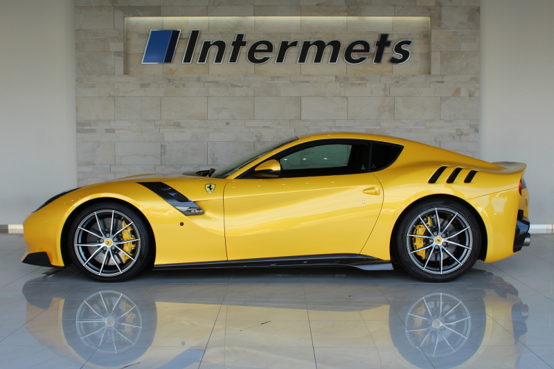 フェラーリ F12 tdf D車Giallo Triplo Strato 744km