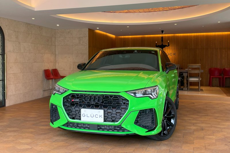 アウディ RS Q3 Sportback quattro　マトリクスLEDヘッドライト SONOSサウンドシステム ブラックAudirings&ブラックスタイリングPKG  セラミックブレーキ（フロント） 21インチAW