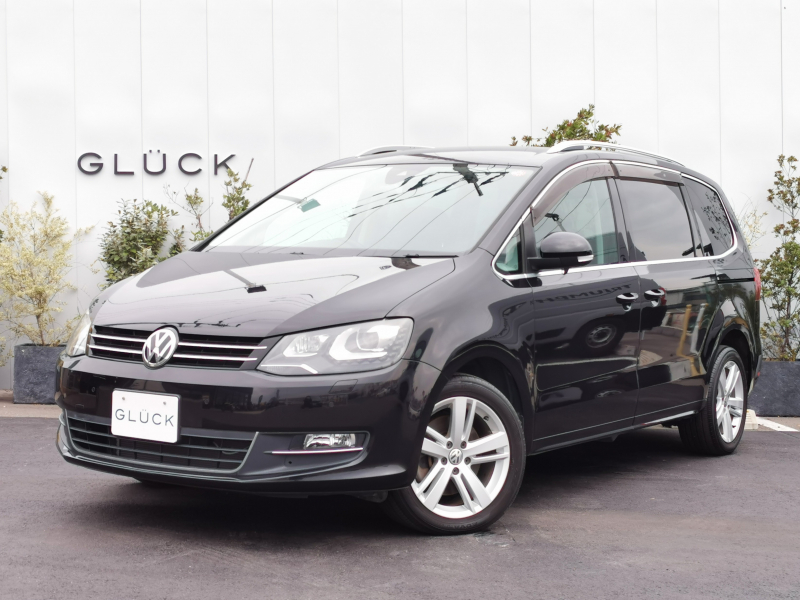 フォルクスワーゲン シャラン TSIハイライン　ACC ブラインドスポット HID 電動ゲート レーンキープ パークソナー パワースライドドア 3ゾーンエアコン 純正ナビ オートホールド キーレスアクセス ハーフレザー シートヒーター 17インチAW パドルシフト フルセグTV