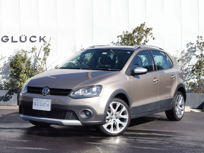 フォルクスワーゲン ポロ クロスポロ　ACC ナビPkg キセノンPkg 専用エクステリア プリクラッシュブレーキ 17インチAW ルーフレール パドルシフト 革巻ハンドル スポーツシート リアカメラ オートエアコン レインセンサー アンダートレイ