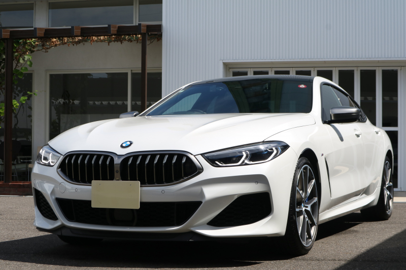 BMW 8シリーズ M850i　xDriveグランク－ペ　正規ディ－ラ－車